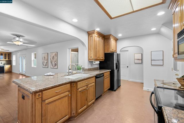 912 Brown St, Martinez, CA 94553