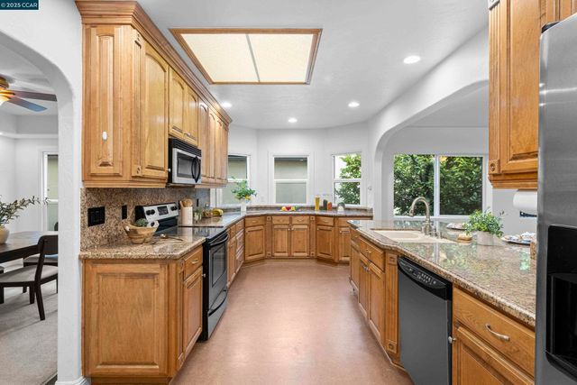 912 Brown St, Martinez, CA 94553