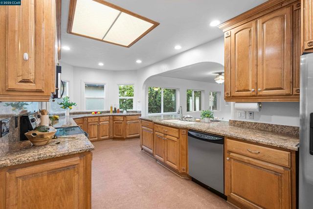 912 Brown St, Martinez, CA 94553