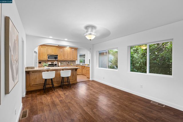 912 Brown St, Martinez, CA 94553