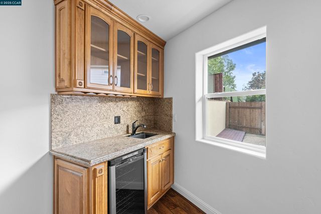 912 Brown St, Martinez, CA 94553