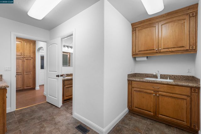 912 Brown St, Martinez, CA 94553