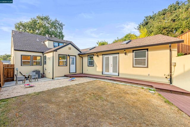 912 Brown St, Martinez, CA 94553