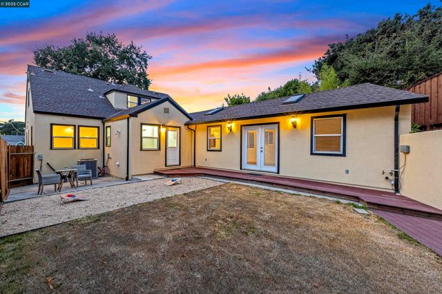 912 Brown St, Martinez, CA 94553