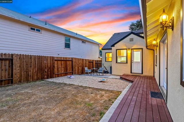 912 Brown St, Martinez, CA 94553