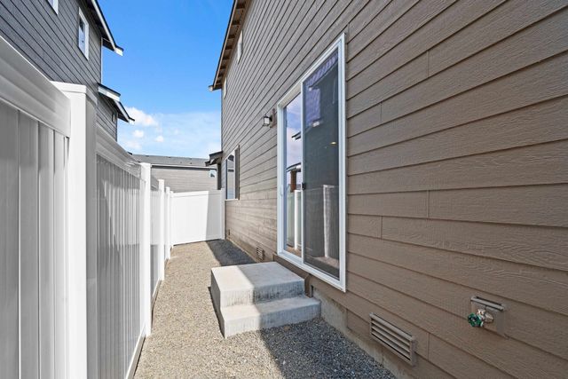 24814 E Coopers Hawk Ln, Liberty Lake, WA 99019