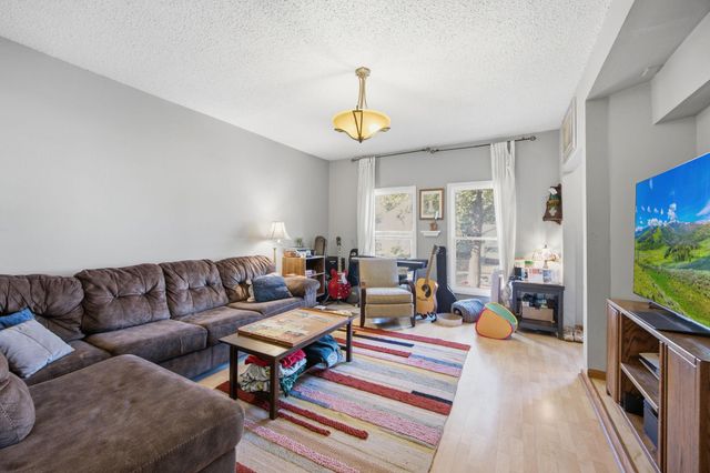 718 19th Avenue NE, Minneapolis, MN 55418
