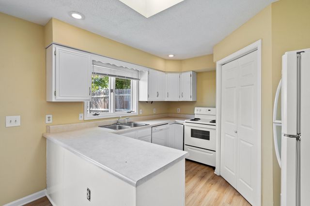 2601 HILLSHIRE DR, Columbia, MO 65203