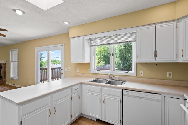 2601 HILLSHIRE DR, Columbia, MO 65203