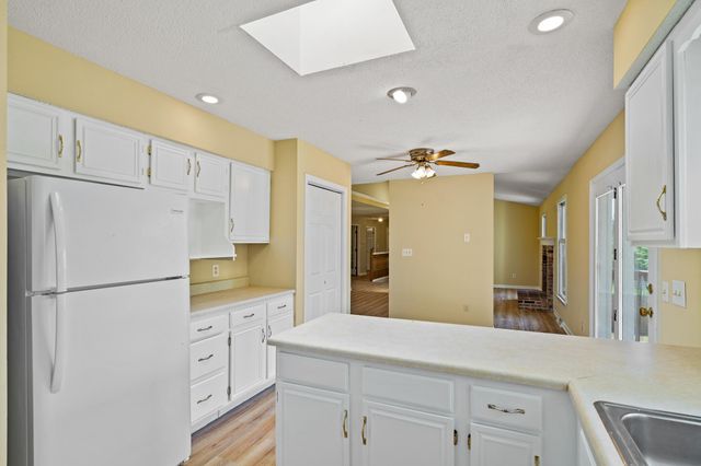 2601 HILLSHIRE DR, Columbia, MO 65203