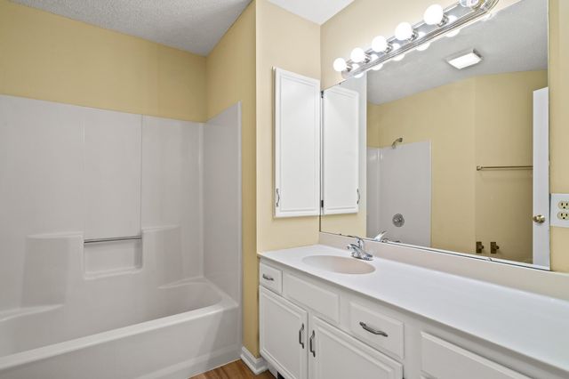 2601 HILLSHIRE DR, Columbia, MO 65203