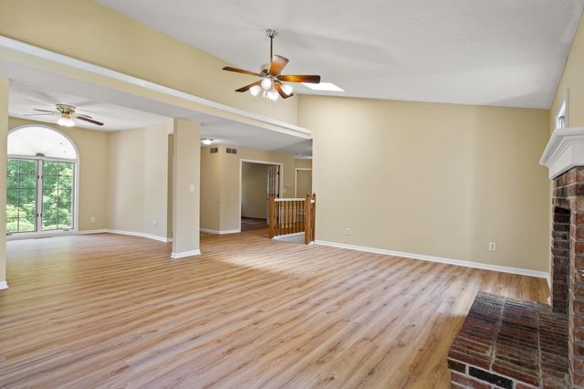 2601 HILLSHIRE DR, Columbia, MO 65203