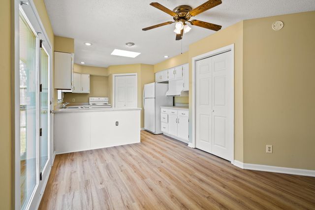 2601 HILLSHIRE DR, Columbia, MO 65203