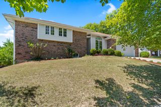 2601 HILLSHIRE DR, Columbia, MO 65203