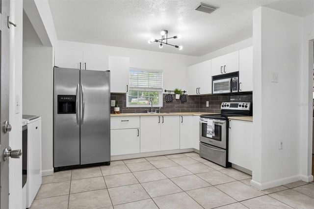 8303 TEMPLE PARK DRIVE, Tampa, FL 33637