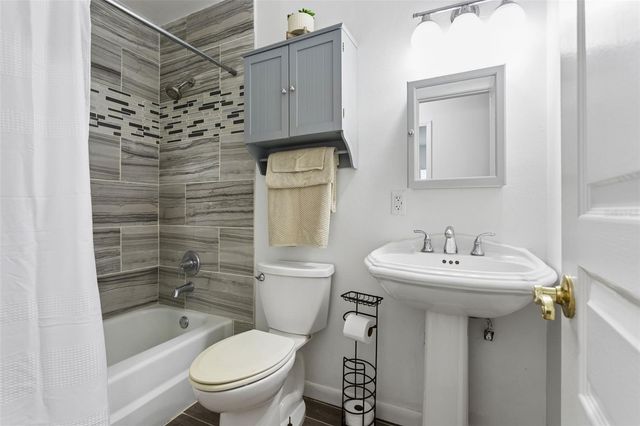 8303 TEMPLE PARK DRIVE, Tampa, FL 33637
