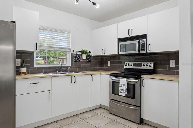 8303 TEMPLE PARK DRIVE, Tampa, FL 33637
