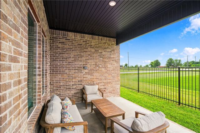 501 Renley Street, Tontitown, AR 72762