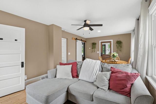 1069 Minnehaha Avenue W, Saint Paul, MN 55104