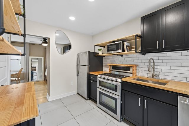 1069 Minnehaha Avenue W, Saint Paul, MN 55104
