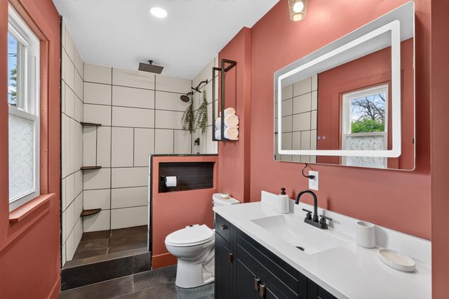 1069 Minnehaha Avenue W, Saint Paul, MN 55104