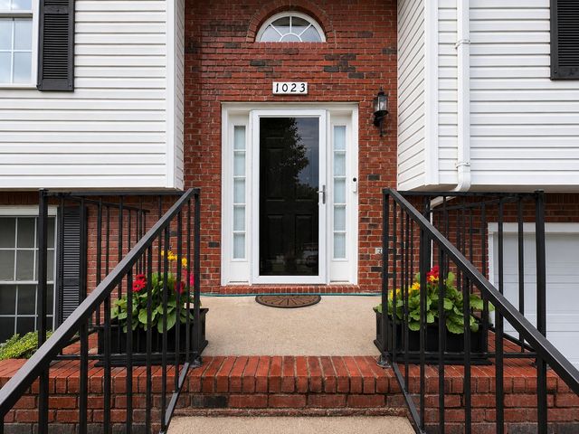 1023 Hedge Apple Dr, Clarksville, TN 37040