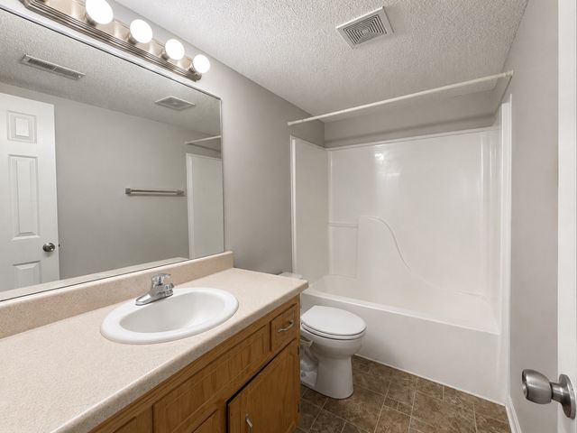 1023 Hedge Apple Dr, Clarksville, TN 37040
