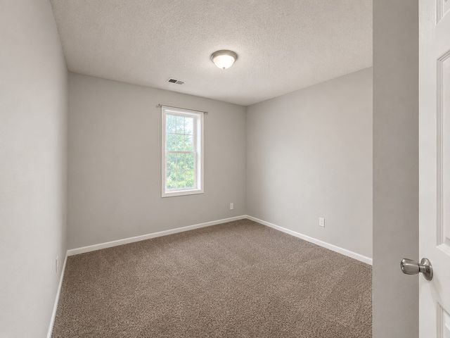 1023 Hedge Apple Dr, Clarksville, TN 37040