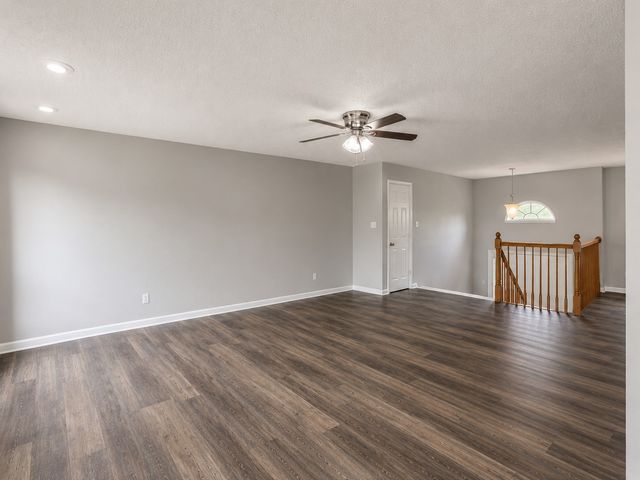 1023 Hedge Apple Dr, Clarksville, TN 37040