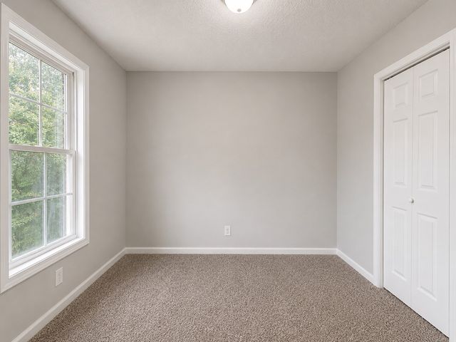 1023 Hedge Apple Dr, Clarksville, TN 37040