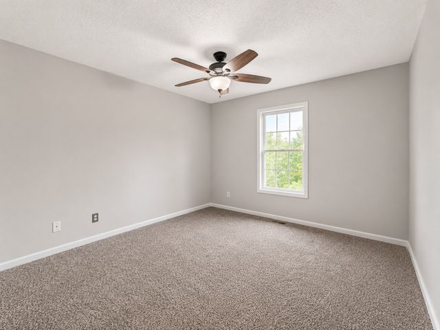 1023 Hedge Apple Dr, Clarksville, TN 37040