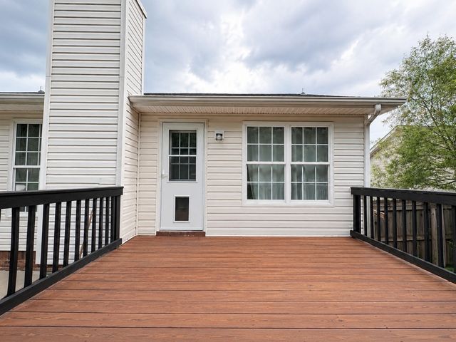 1023 Hedge Apple Dr, Clarksville, TN 37040