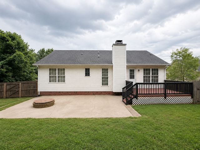 1023 Hedge Apple Dr, Clarksville, TN 37040