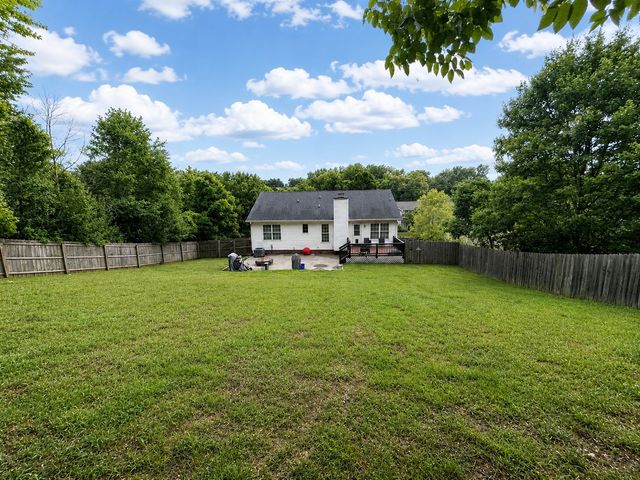 1023 Hedge Apple Dr, Clarksville, TN 37040