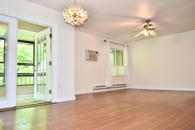 30 Meadow Green Circle G, Manalapan, NJ 07726