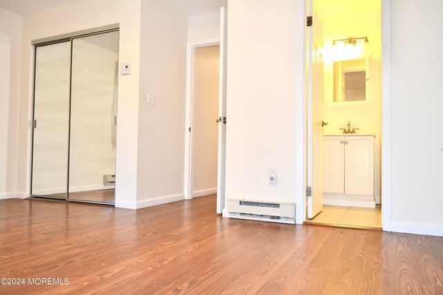 30 Meadow Green Circle G, Manalapan, NJ 07726