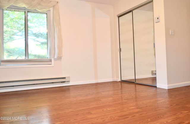 30 Meadow Green Circle G, Manalapan, NJ 07726