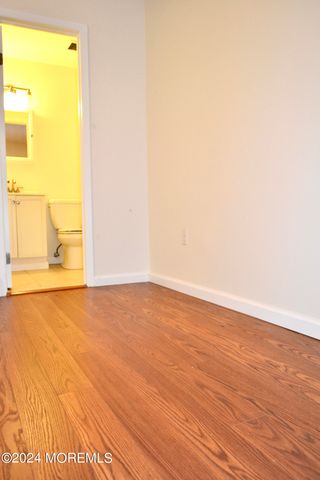 30 Meadow Green Circle G, Manalapan, NJ 07726