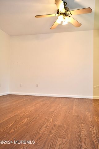 30 Meadow Green Circle G, Manalapan, NJ 07726