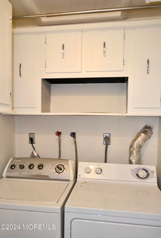 30 Meadow Green Circle G, Manalapan, NJ 07726