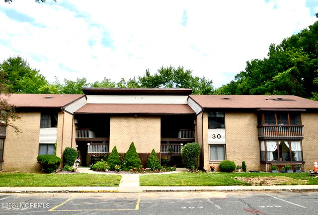 30 Meadow Green Circle G, Manalapan, NJ 07726