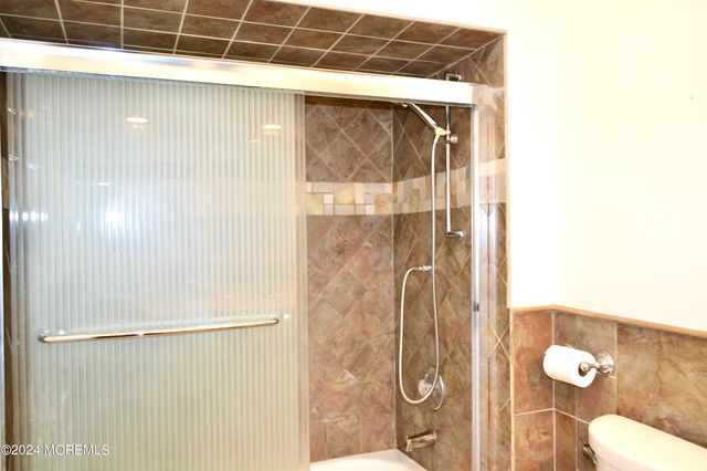 30 Meadow Green Circle G, Manalapan, NJ 07726