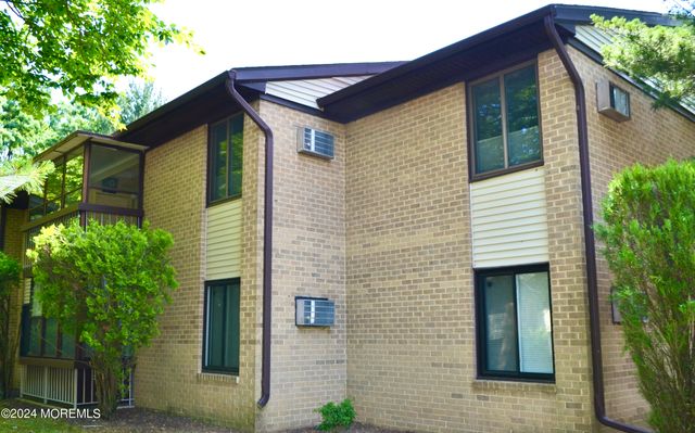 30 Meadow Green Circle G, Manalapan, NJ 07726