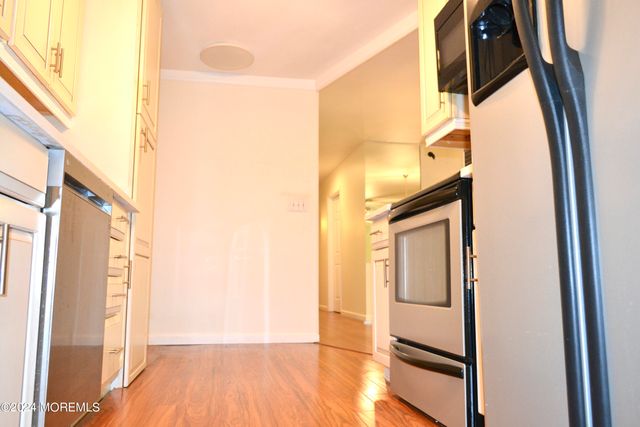 30 Meadow Green Circle G, Manalapan, NJ 07726