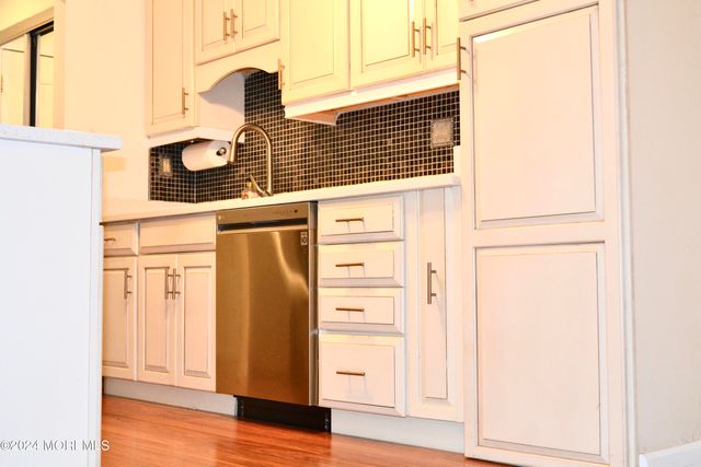 30 Meadow Green Circle G, Manalapan, NJ 07726