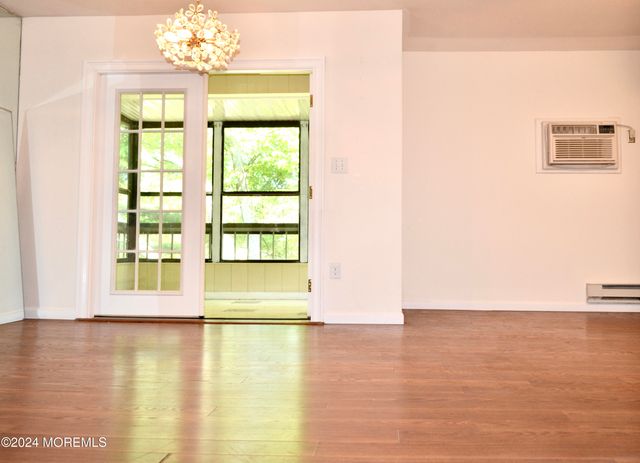 30 Meadow Green Circle G, Manalapan, NJ 07726