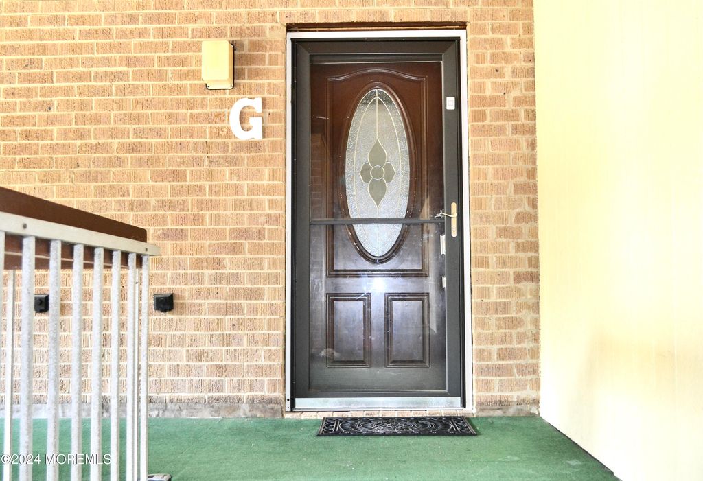 30 Meadow Green Circle G, Manalapan, NJ 07726