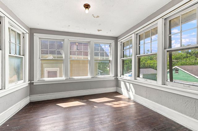 1916 E 13th Street, Des Moines, IA 50316