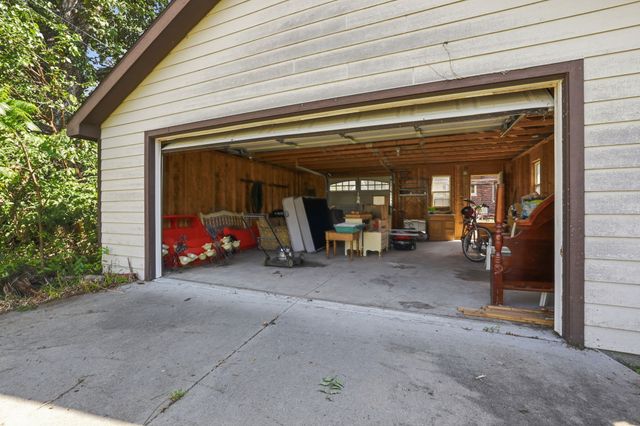1916 E 13th Street, Des Moines, IA 50316