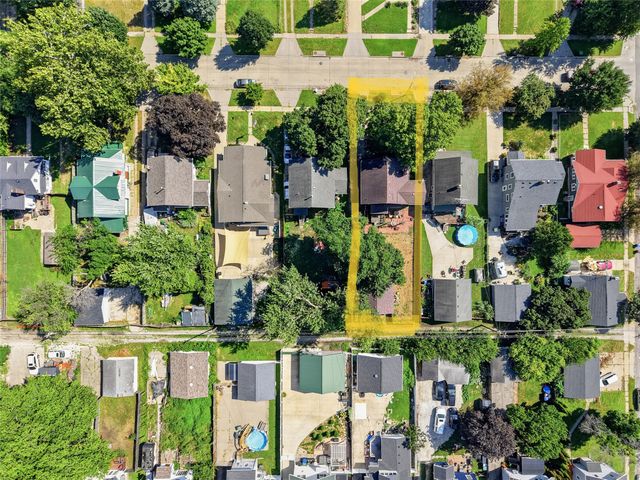 1916 E 13th Street, Des Moines, IA 50316